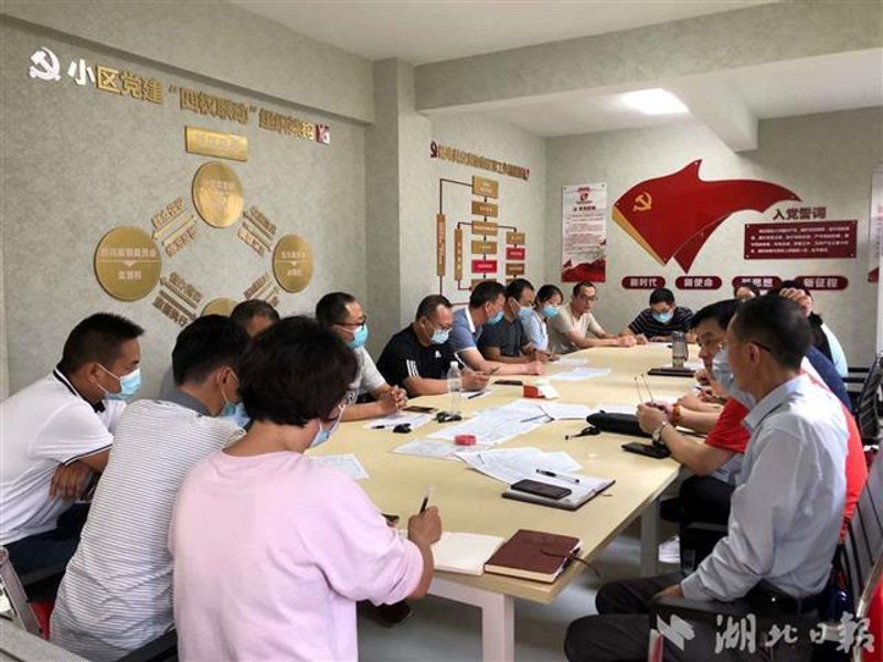 绿色守护，家园璀璨——小区保洁与绿化的艺术追求